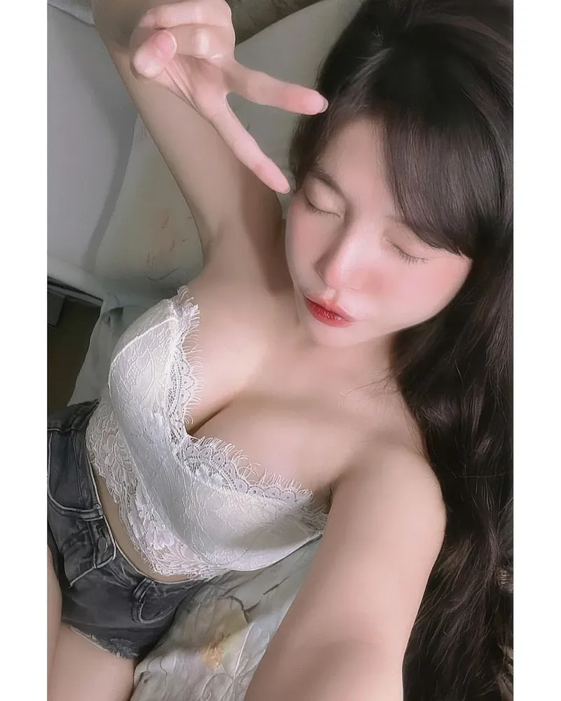 Ảnh 18+ Huỳnh Anh 13